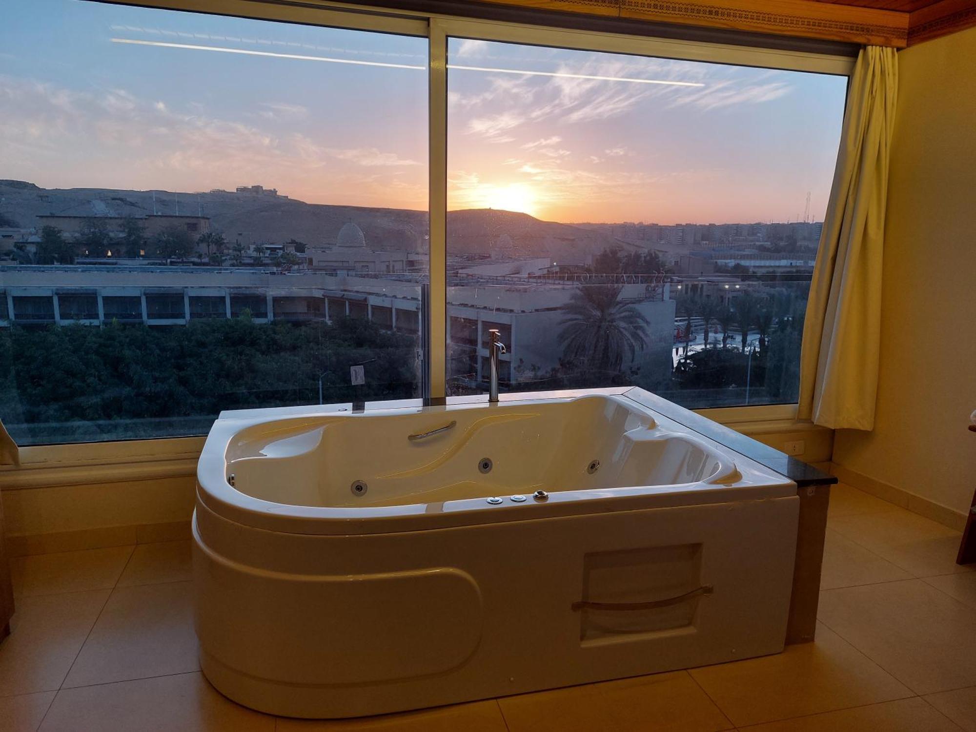 Doudou Pyramids View Hotel Kafrat al Jabal Екстер'єр фото