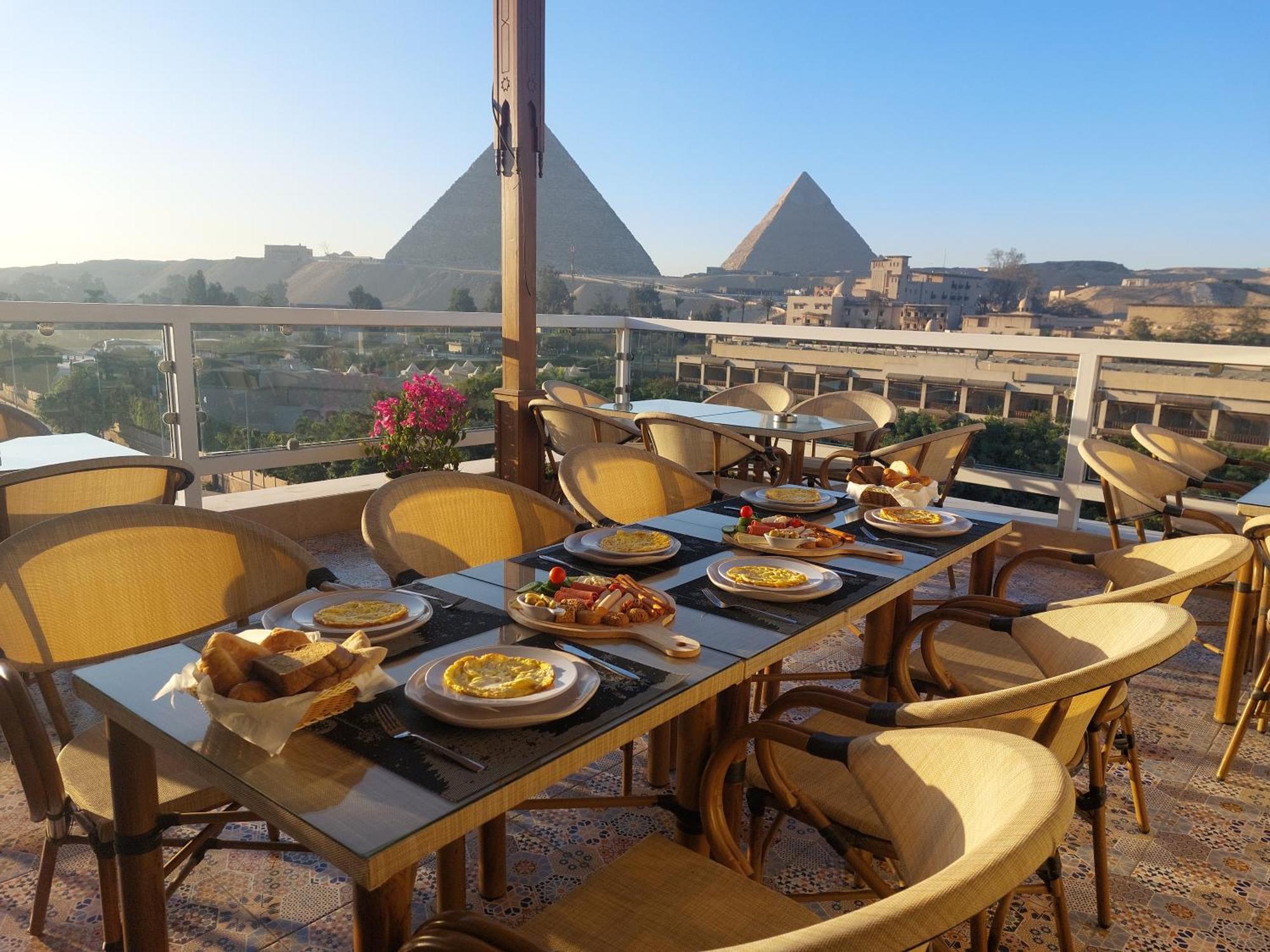 Doudou Pyramids View Hotel Kafrat al Jabal Екстер'єр фото