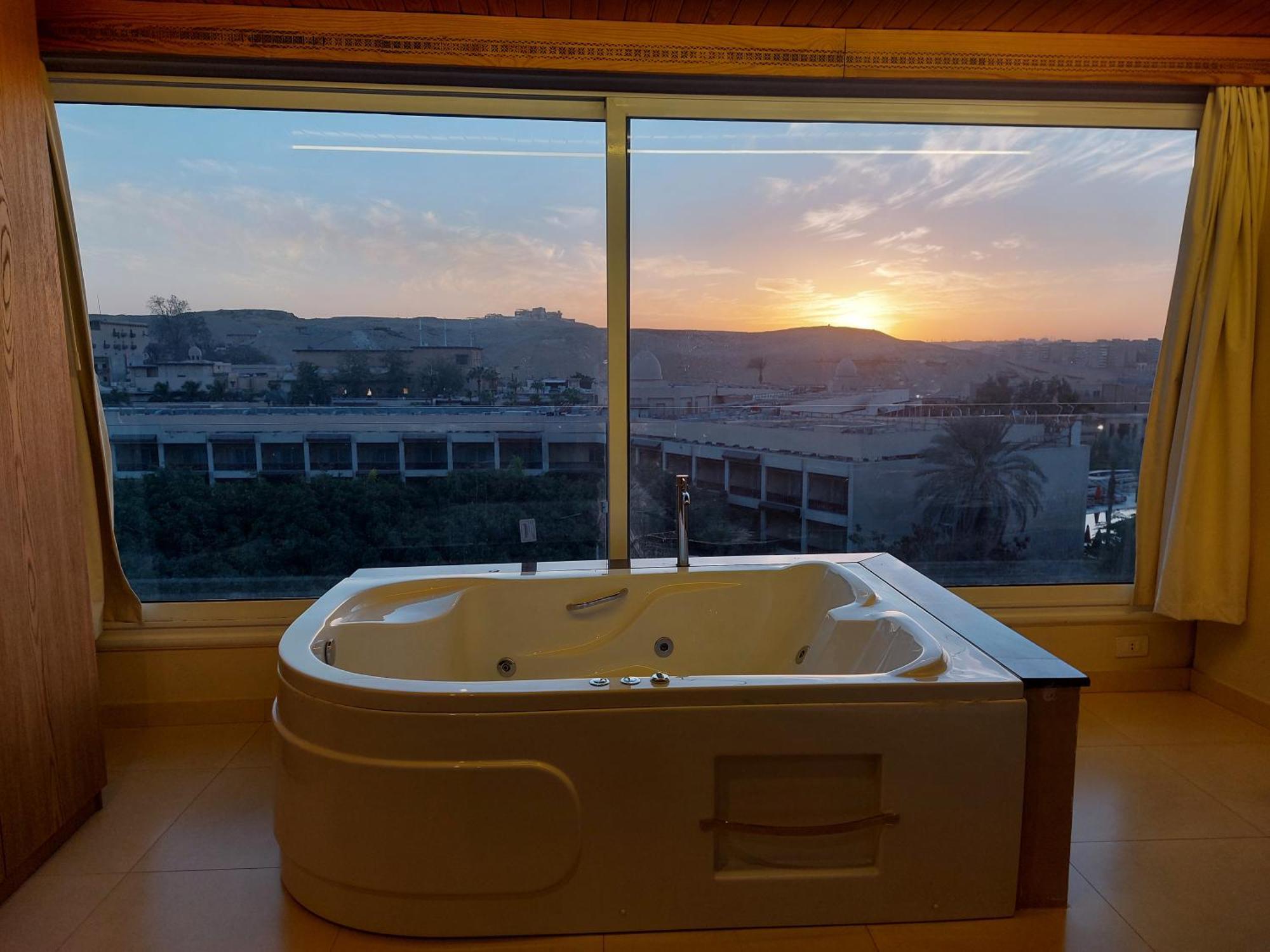 Doudou Pyramids View Hotel Kafrat al Jabal Екстер'єр фото