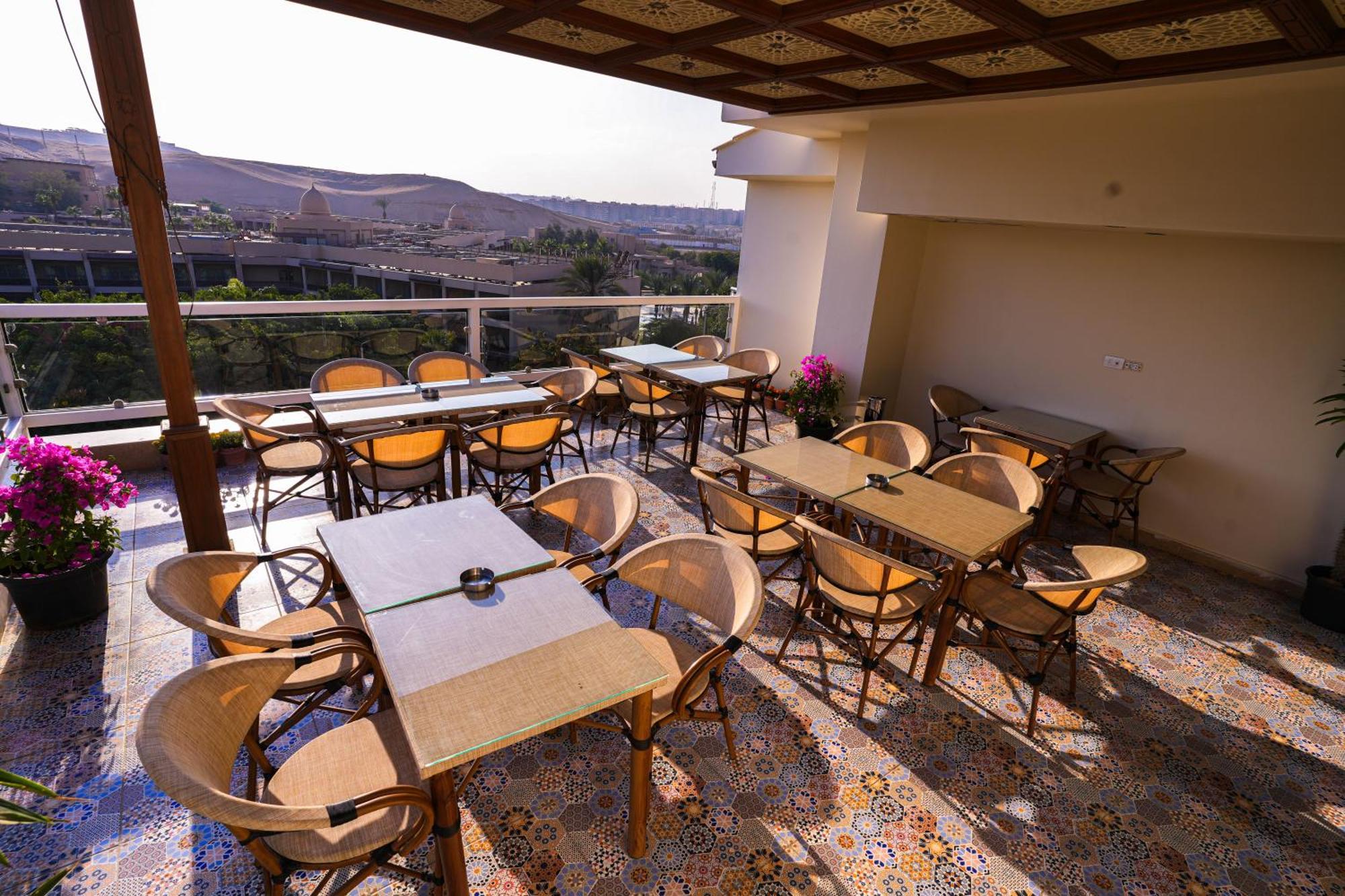Doudou Pyramids View Hotel Kafrat al Jabal Екстер'єр фото