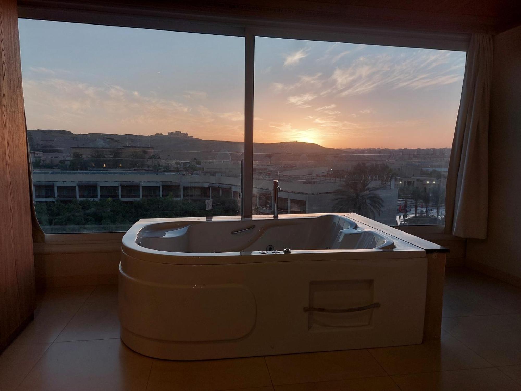 Doudou Pyramids View Hotel Kafrat al Jabal Екстер'єр фото